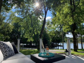 The Castle: Lake Views, Comfort, Nature, Decor